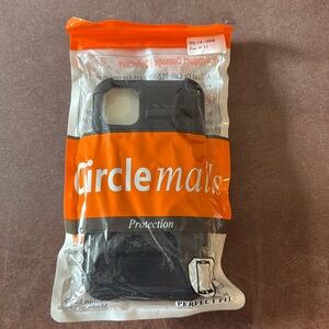 iPhone 11 hard case

Just as good as otter box

Never opened